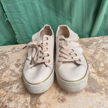 Beige sneakers van Dolce C maatje 38 beschikbaar voor biedingen