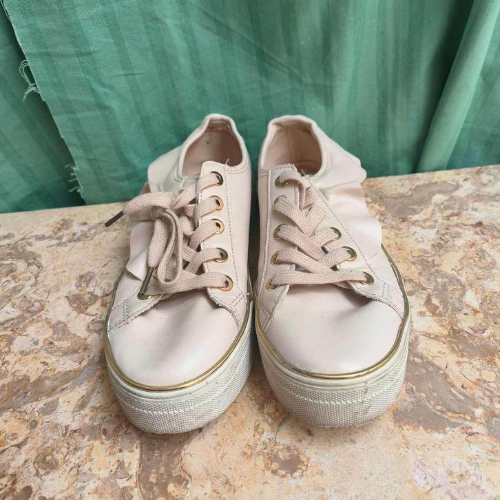 Beige sneakers van Dolce C maatje 38, Kleding | Dames, Schoenen, Gedragen, Sneakers, Beige, Ophalen