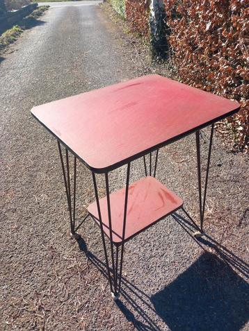 Vintage pilastro tafel beschikbaar voor biedingen