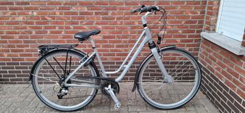 Dames - meisjesfiets Minerva in nieuwe en perfecte staat beschikbaar voor biedingen