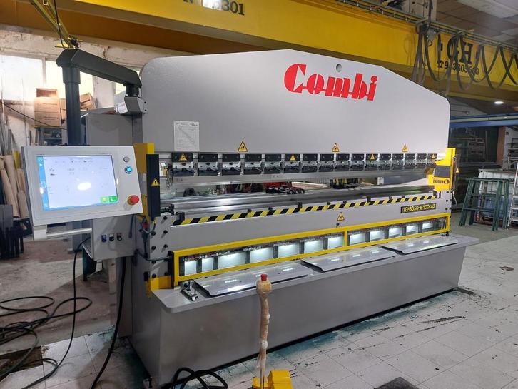 Combi plieuse cisaille, Articles professionnels, Machines & Construction | Travail du métal