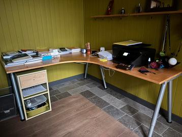 Hoekbureau van 180 cm/160 cm met kast beschikbaar voor biedingen