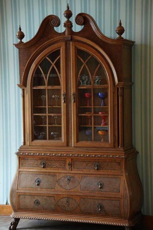 Exclusieve Decoene vitrinekast met verborgen compartimenten, Antiek en Kunst, Antiek | Meubels | Kasten, Ophalen