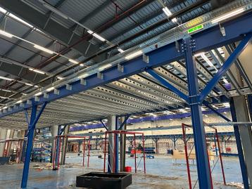 Industriële entresolvloer 17,34 x 14,87 met grote overspanni beschikbaar voor biedingen