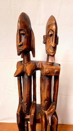 Afrikaans gesneden houten beeld—symbolisch familiepaar, Antiek en Kunst, Ophalen of Verzenden