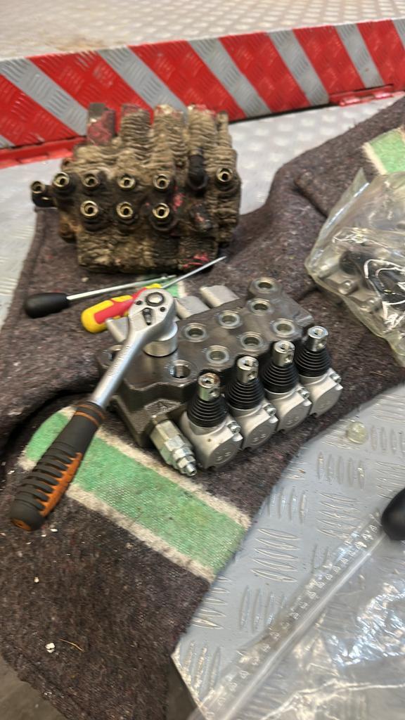 Hydroliek mecaniek laswerken !, Doe-het-zelf en Bouw, IJzerwaren en Bevestigingsmiddelen, Zo goed als nieuw, Ophalen