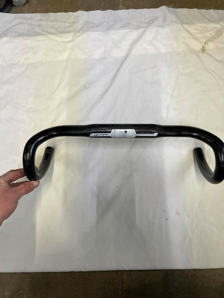 Cintre FSA aluminium/carbone compact TEAM ISSUE en 40 cm, Vélos & Vélomoteurs, Vélos Pièces, Utilisé, Guidon