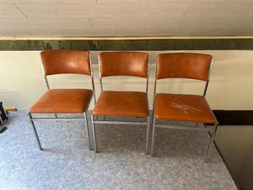3 STOELEN beschikbaar voor biedingen