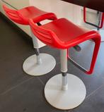 Segis Noon design barstoel keukenstoel rood, Huis en Inrichting, Barkrukken, Ophalen, Zo goed als nieuw, Kunststof, In hoogte verstelbaar