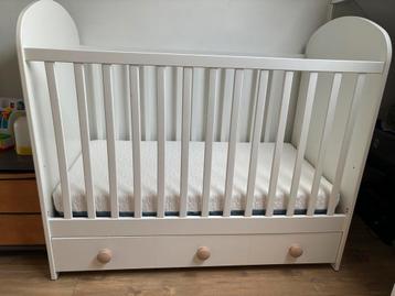 Baby tot kleuter bed met aerosleep matras beschikbaar voor biedingen