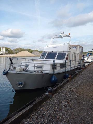 Motorboot  beschikbaar voor biedingen