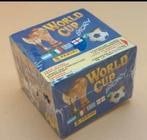 WORLD CUP STORY BOX 50 ZAKJES PANINI PELÉ CRUYFF MARADONA, Comme neuf, Envoi