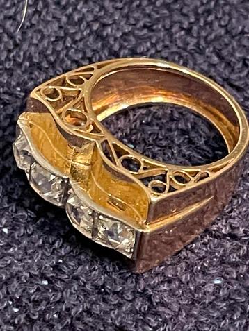 Gouden ring met natuurlijke diamanten