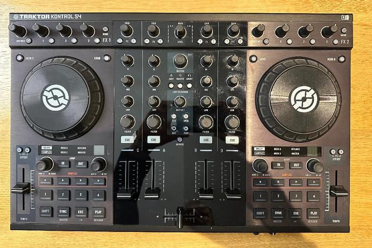 Traktor Kontrol S4 MK1, Musique & Instruments, DJ sets & Platines, Comme neuf, DJ-Set, Autres marques, Enlèvement