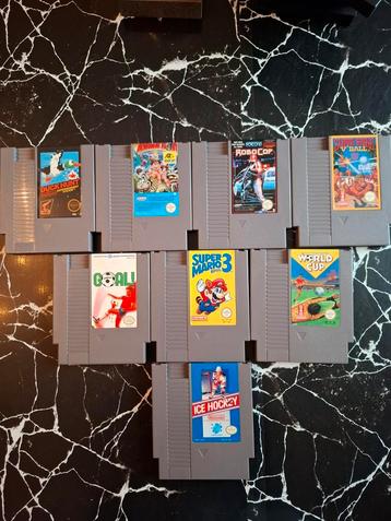 8 Nintendo Nes-spellen + scabbards! beschikbaar voor biedingen