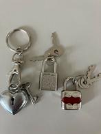 Sleutelhanger + 2 zeer kleine slotjes., Collections, Porte-clés, Enlèvement ou Envoi