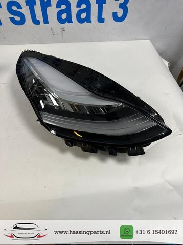 TESLA MODEL 3  Koplampen Rechts met artikelnummer 1077372-00 beschikbaar voor biedingen