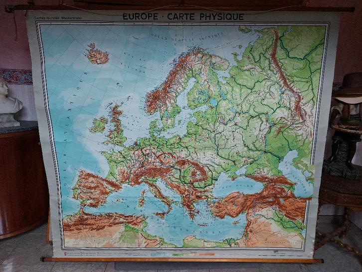Grande affiche entoilé scolaire sur l'Europe, Antiquités & Art, Antiquités | Cartes scolaires, Géographie, Enlèvement