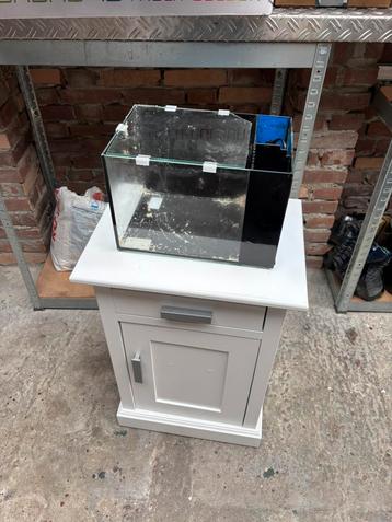 Nano zeeaquarium met toebehoren beschikbaar voor biedingen
