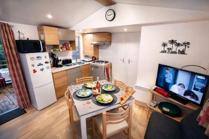 Évasion au soleil - Camping 4 étoiles, Vacances, Campings, Village, Mer, Lave-vaisselle, Climatisation, Animaux domestiques acceptés