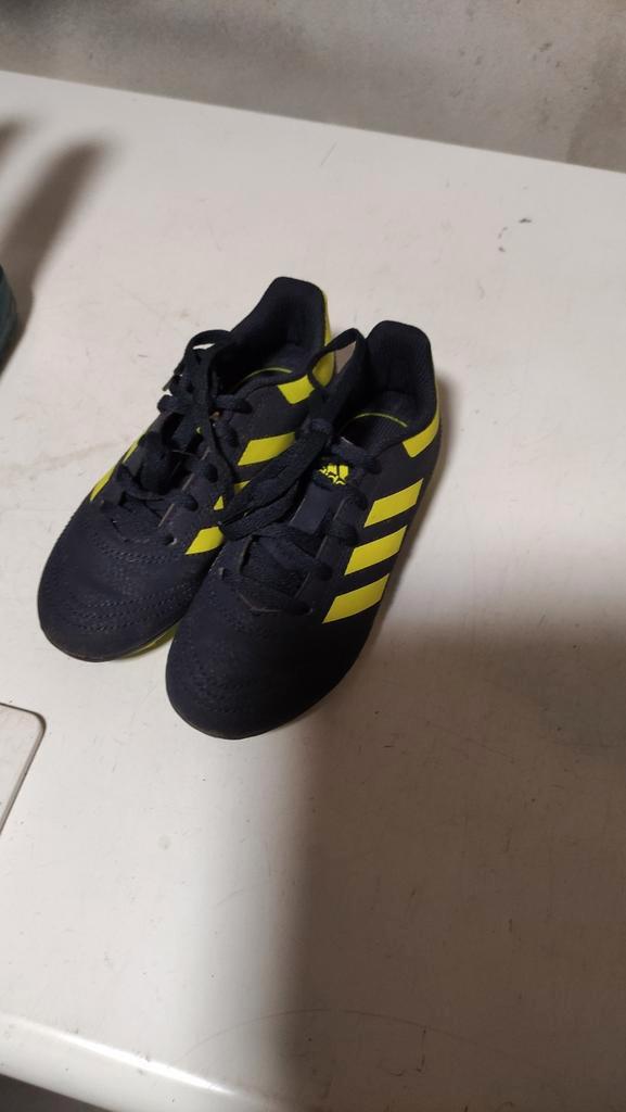 Adidas voetbalschoenen spikes maat 30,5, Sport en Fitness, Voetbal, Gebruikt, Schoenen, Maat XS of kleiner, Ophalen of Verzenden