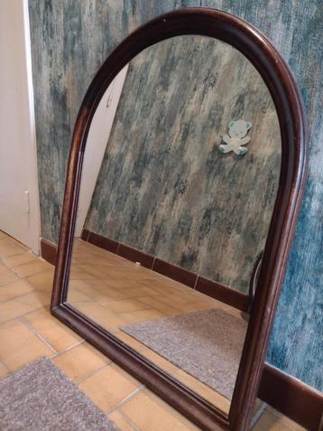 Miroir avec cadre en bois brun
