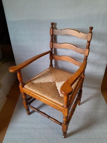 Grand fauteuil en bois et paille