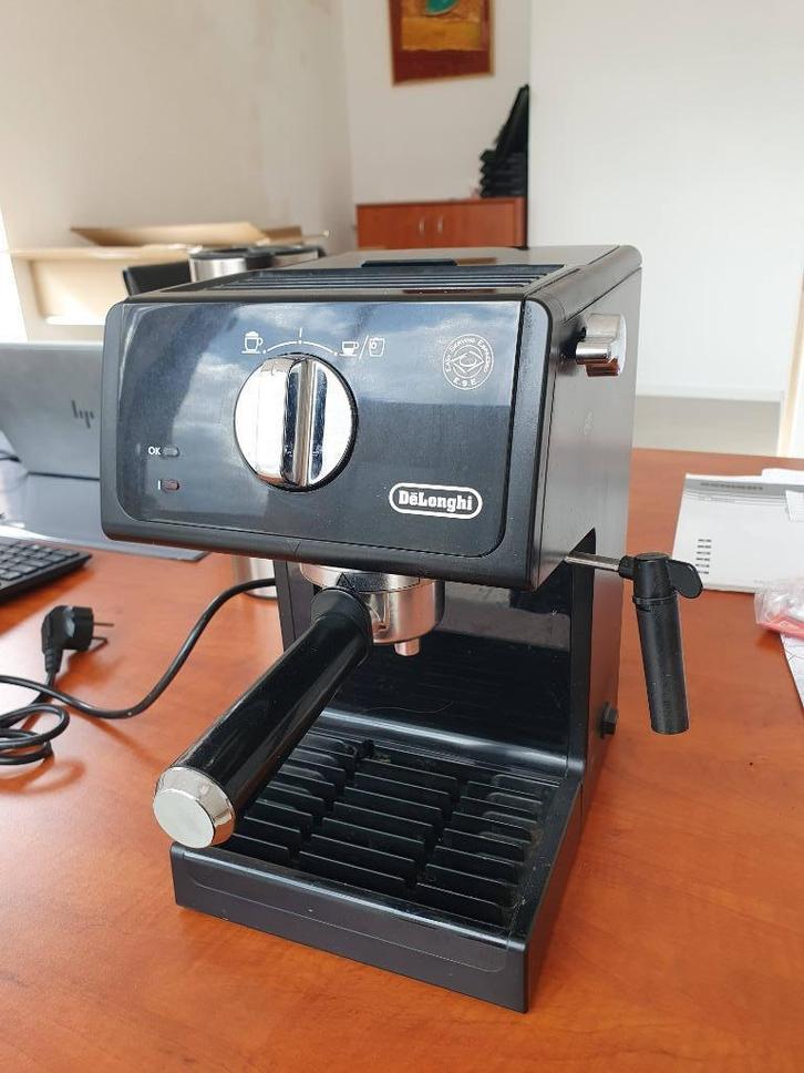 Espresso pistonmach. - De'longhi, incl. tamper(mat)+droesbak, Elektronische apparatuur, Koffiezetapparaten, Gebruikt, Gemalen koffie