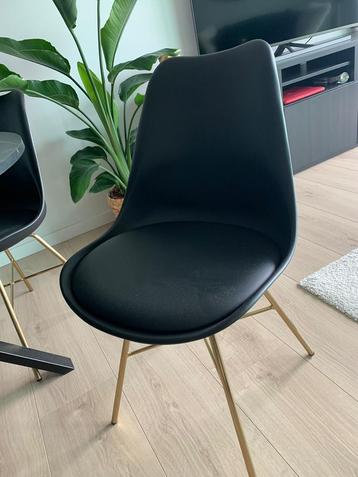 4 zwarte (lederlook) eetkamer/keuken stoelen beschikbaar voor biedingen