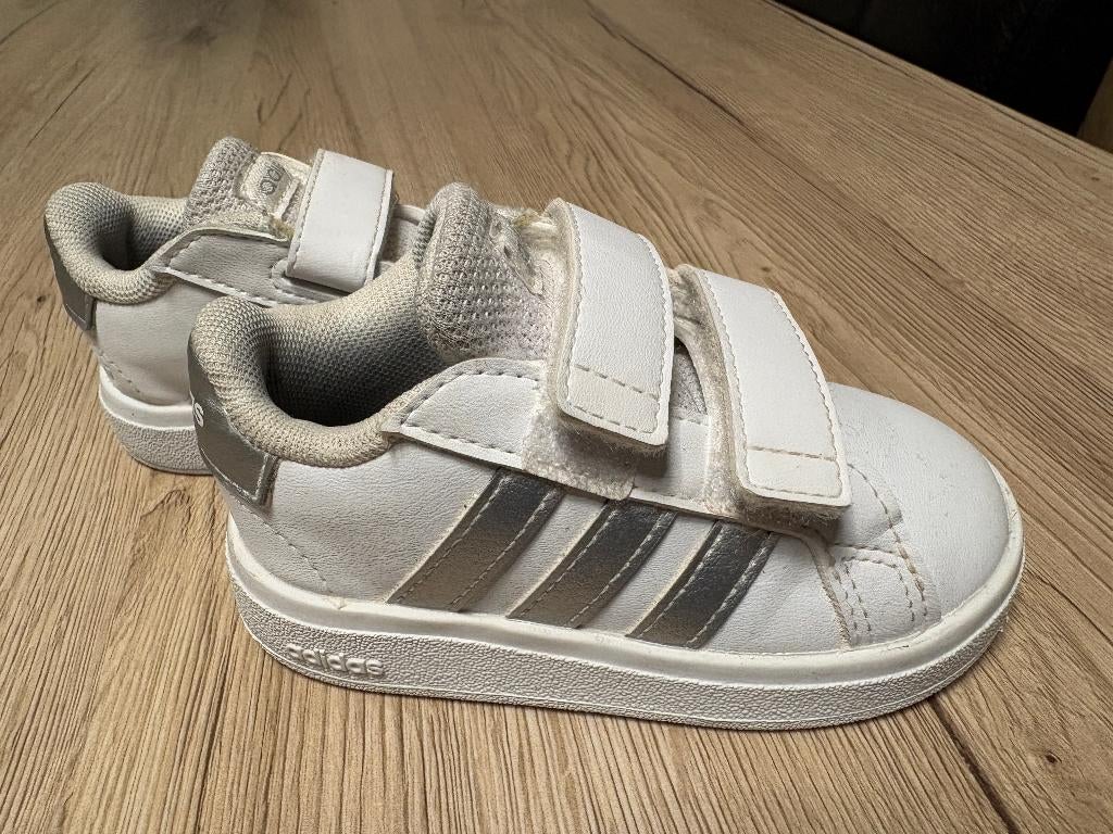 basket enfant addidas, Enfants & Bébés, Adidas, Enlèvement ou Envoi, Comme neuf, Chaussures