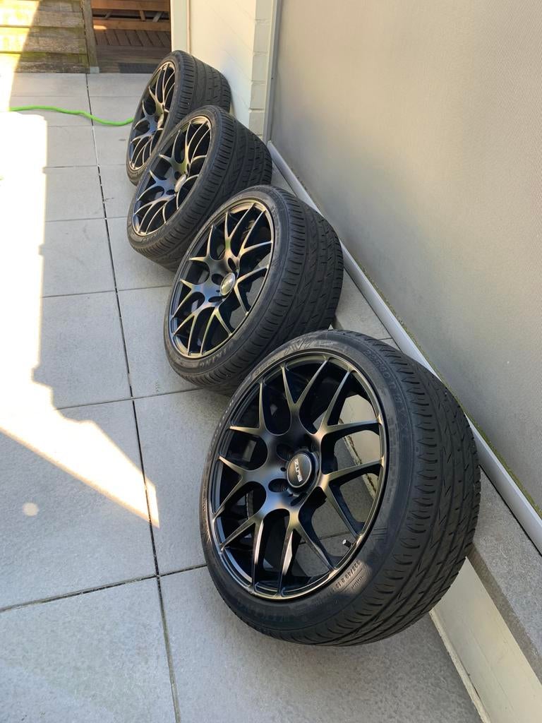 Velgen en  banden. Kleur zwart. Afkomstig van BMW Coupe 320., Auto-onderdelen, Banden en Velgen, Ophalen, Band(en)