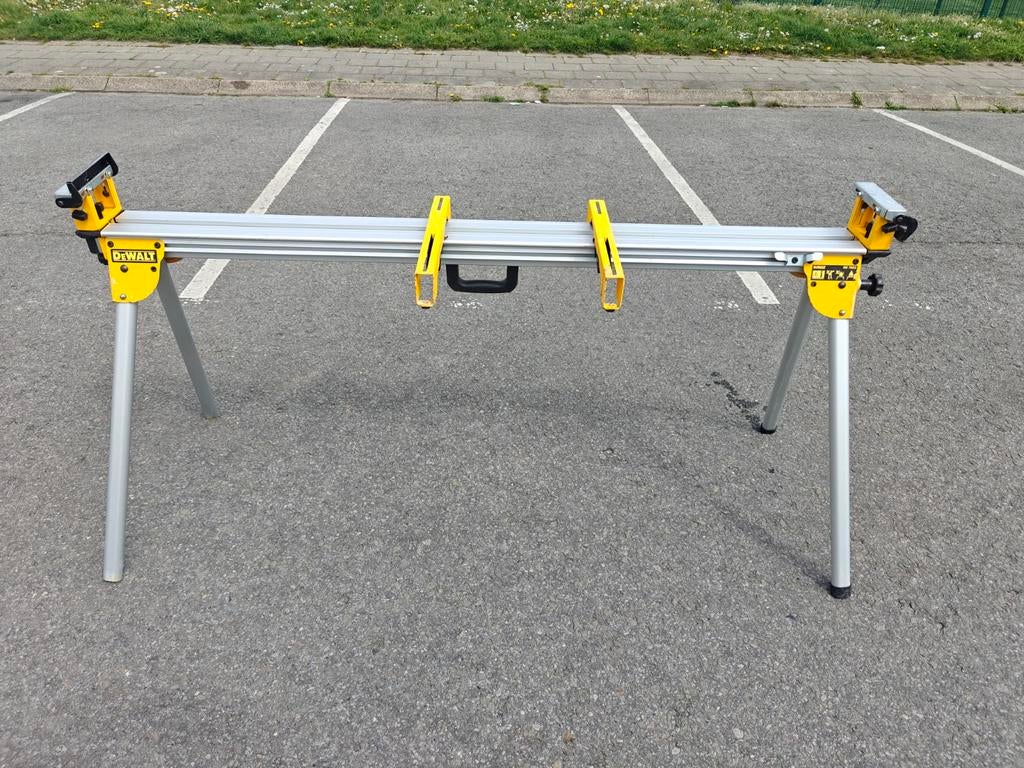 DEWALT DE7023 support pour tronçonneuses et scies à onglets, Enlèvement