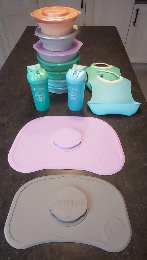 TwistShake tableware: potjes + onderleggers + drinkbussen, Kinderen en Baby's, Babyvoeding en Toebehoren, Gebruikt, Ophalen