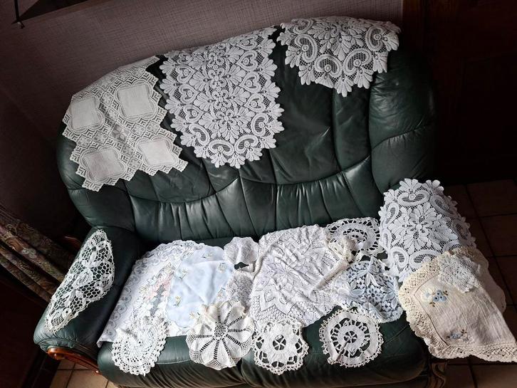 verzameling diverse vintage kanten kleedjes, Huis en Inrichting, Overige Huis en Inrichting, Ophalen