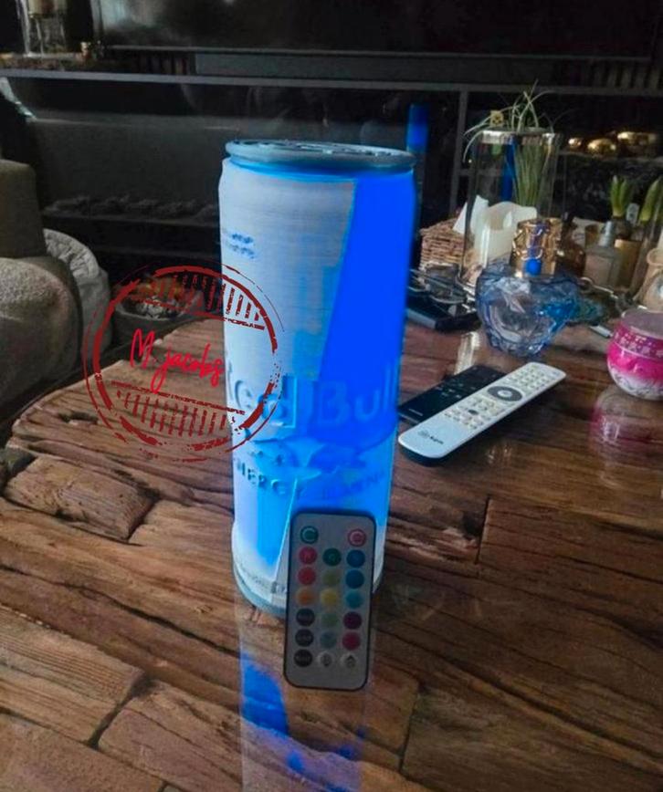 Grande boîte Red Bull transformée en lampe LED d'ambiance., Collections, Marques & Objets publicitaires, Neuf, Table lumineuse ou lampe (néon)