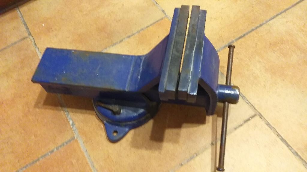 Étau pour établis jusqu'à 19cm, Enlèvement, Comme neuf, Étau