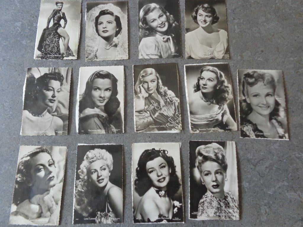 13 oude zwart-witfoto's van Amerikaanse actrices, Ophalen