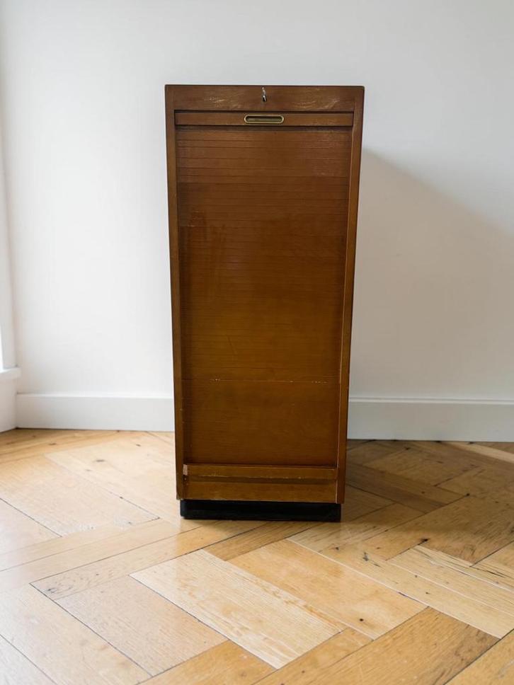 vintage houten smalle kast met rolluik / archiefkast, Antiek en Kunst, Curiosa en Brocante, Ophalen