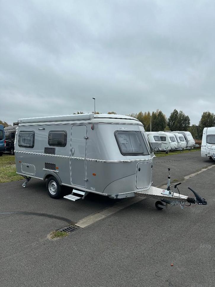 Eriba Hymer Touring 540 avec lits longs, Caravanes & Camping, Caravanes, Entreprise, jusqu'à 4, 750 - 1000 kg, Siège standard