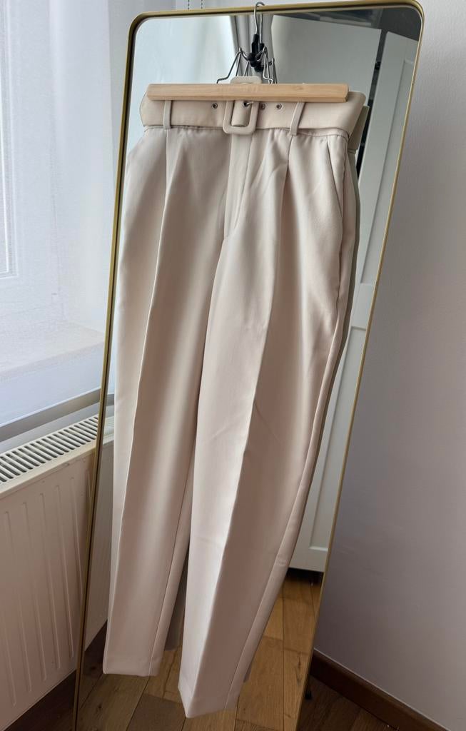 Pantalon taille haute avec ceinture, Enlèvement, Comme neuf, Taille 34 (XS) ou plus petite, Beige