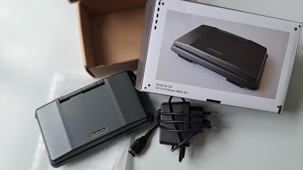 Zeer nette Nintendo ds model 2004 Graphite Grey, Ophalen of Verzenden, Gebruikt