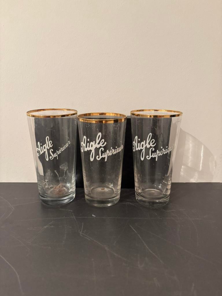 Drie verschillende oude bierglazen Aigle Supèrieur, Ophalen of Verzenden, Zo goed als nieuw, Glas of Glazen, Overige merken