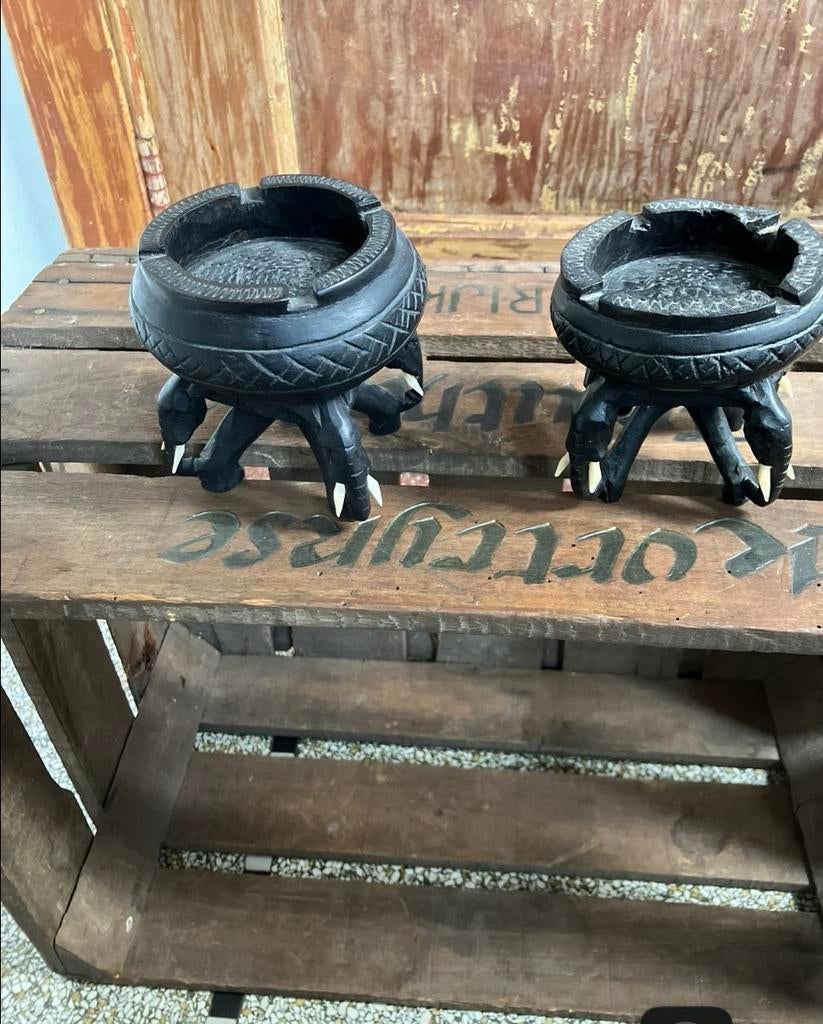 Ebben houten handgemaakrte asbak., Overige onderwerpen, Houtsnijwerk, Minder dan 20 cm, Ophalen of Verzenden