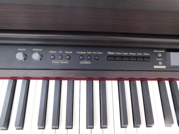 ROLAND - piano digital + banc + lampe + partitions, Musique & Instruments, Pianos, Utilisé, Piano, Brun, Digital, Enlèvement