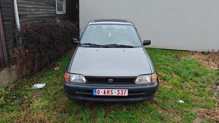 Toyota starlet, Autos, Toyota, Particulier, Starlet, Toit ouvrant, Radio, Essence, Hatchback, 3 portes, Boîte manuelle, Gris, Tissu
