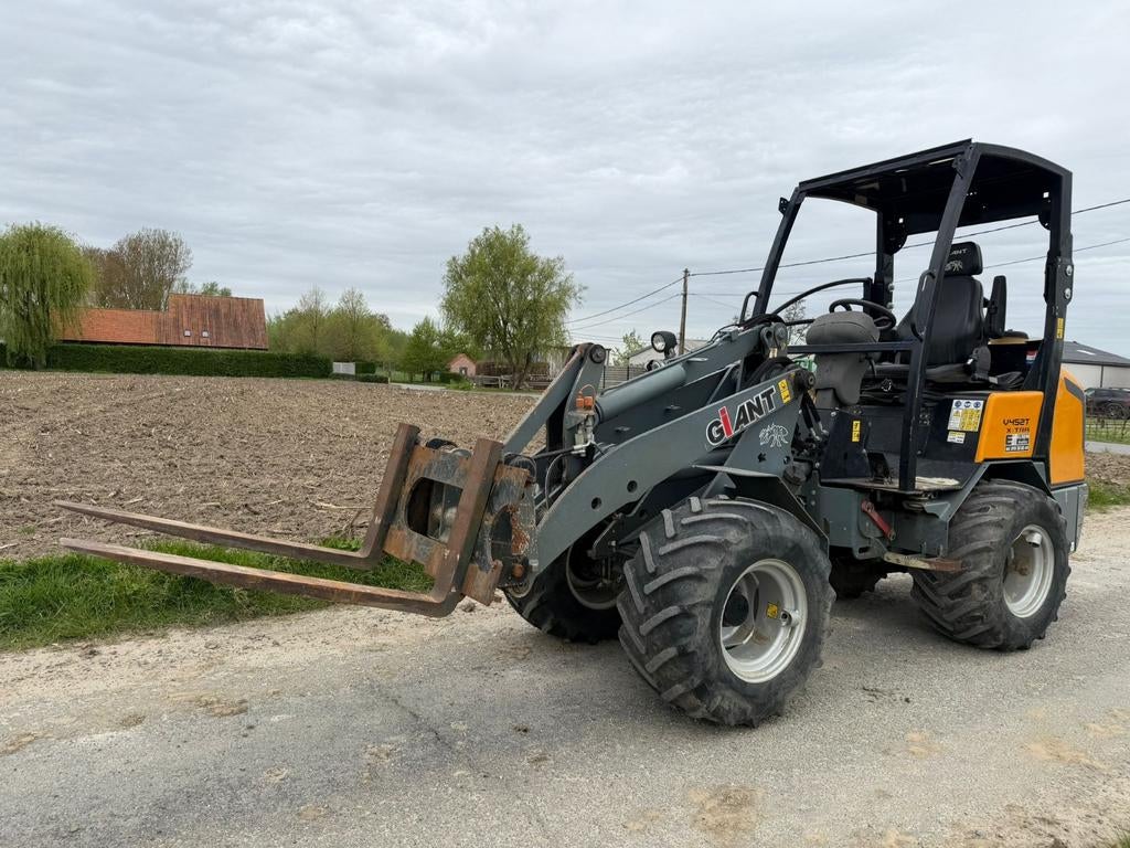 Chargeur articulé Giant V452T Xtra, Articles professionnels, Machines & Construction | Jardin, Parc & Sylviculture, Enlèvement