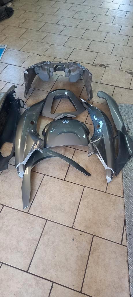 Piaggio mp3 parts 10x in onderdelen, Fietsen en Brommers, Brommeronderdelen | Scooters, Zo goed als nieuw, Piaggio, Ophalen