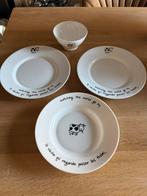 La vache qui regarde passer les trains, Enlèvement, Assiettes(s)