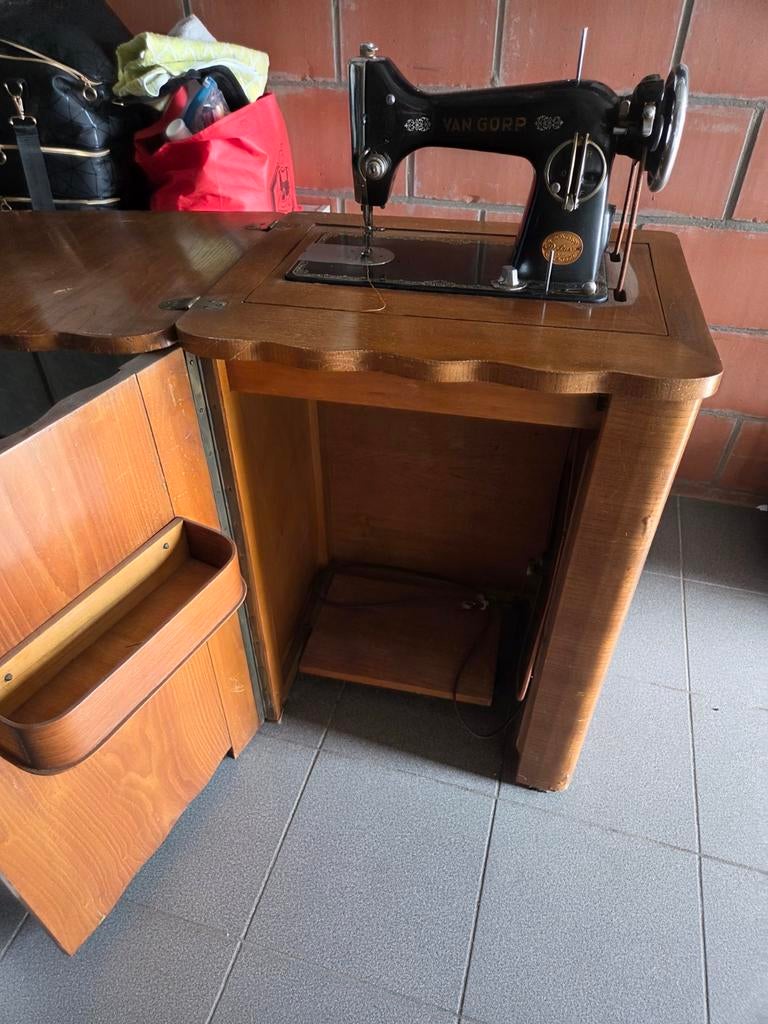 Van Gorp oude stikmachine, Antiek en Kunst, Antiek | Naaimachines, Ophalen