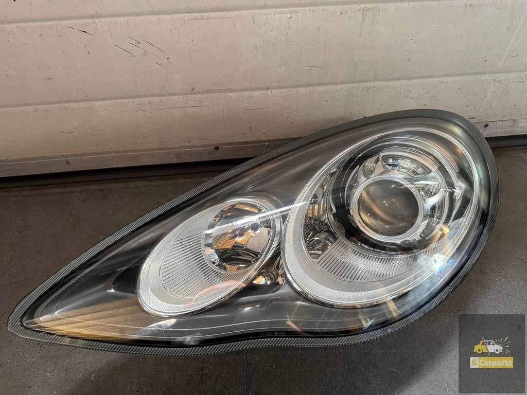 Porsche Panamera 970 avec phare au x non gauche, Porscheplatz 1
70435  Stuttgart, DE, Porsche, Info@porsche.de, Utilisé